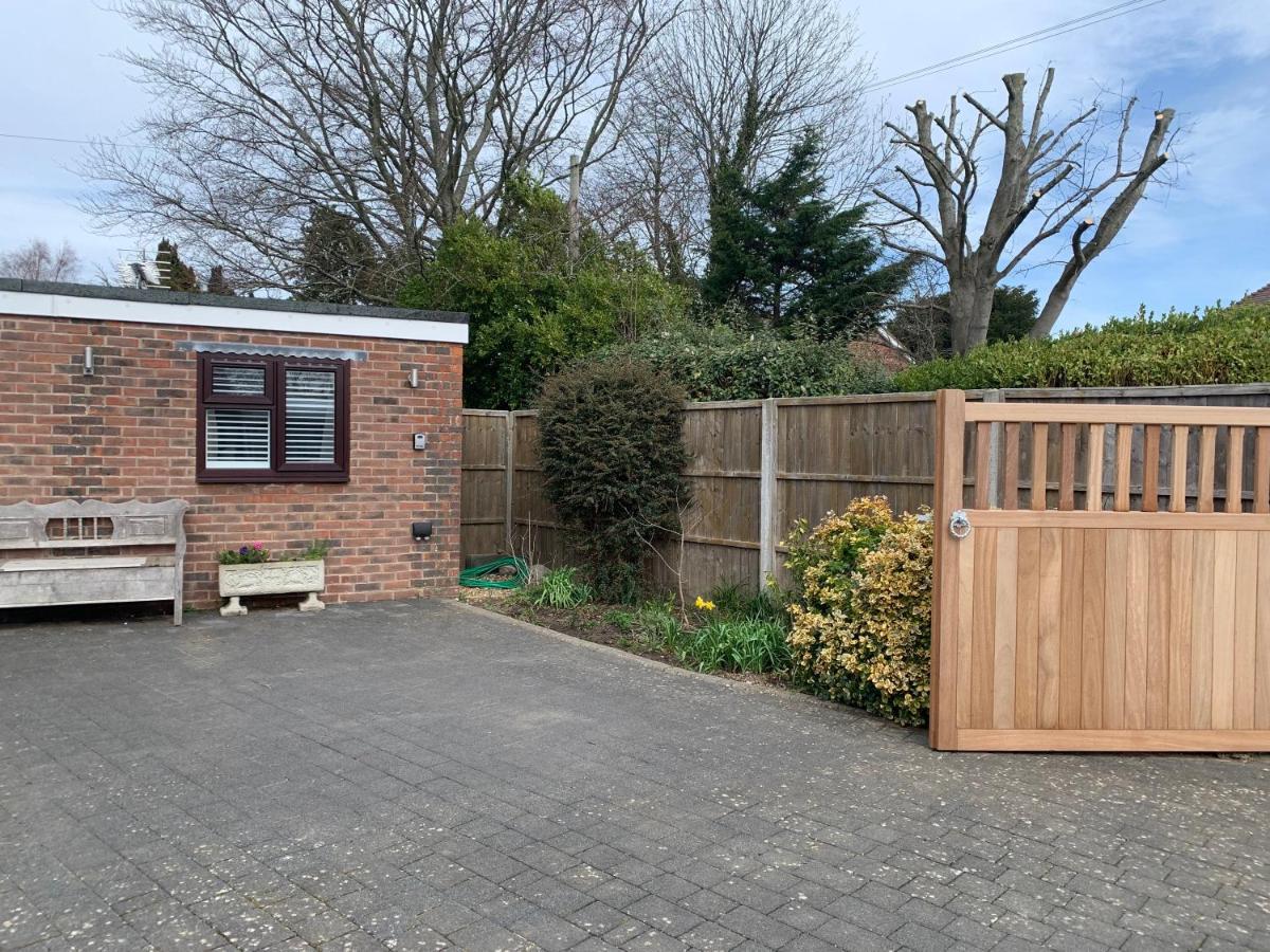 Self Contained Annex With Bedroom Bathroom Sitting Room And Kitchenette Emsworth Extérieur photo